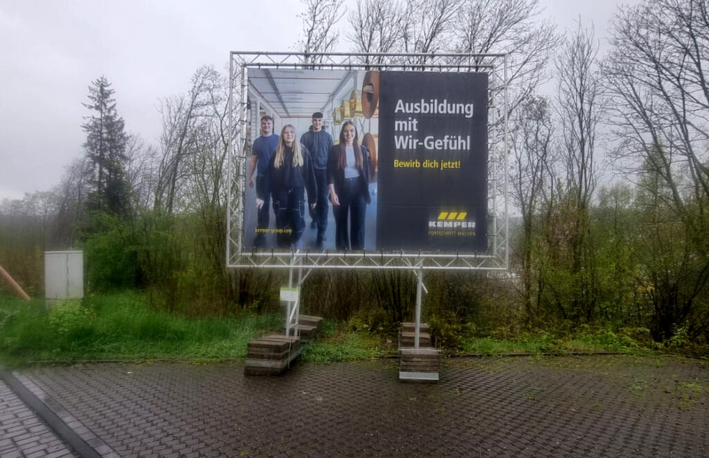 Professionelle Bauwerbung mit Bauschildern im Westerwald